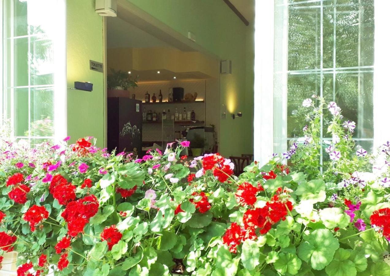Albergo La Quiete Desenzano del Garda Exterior photo