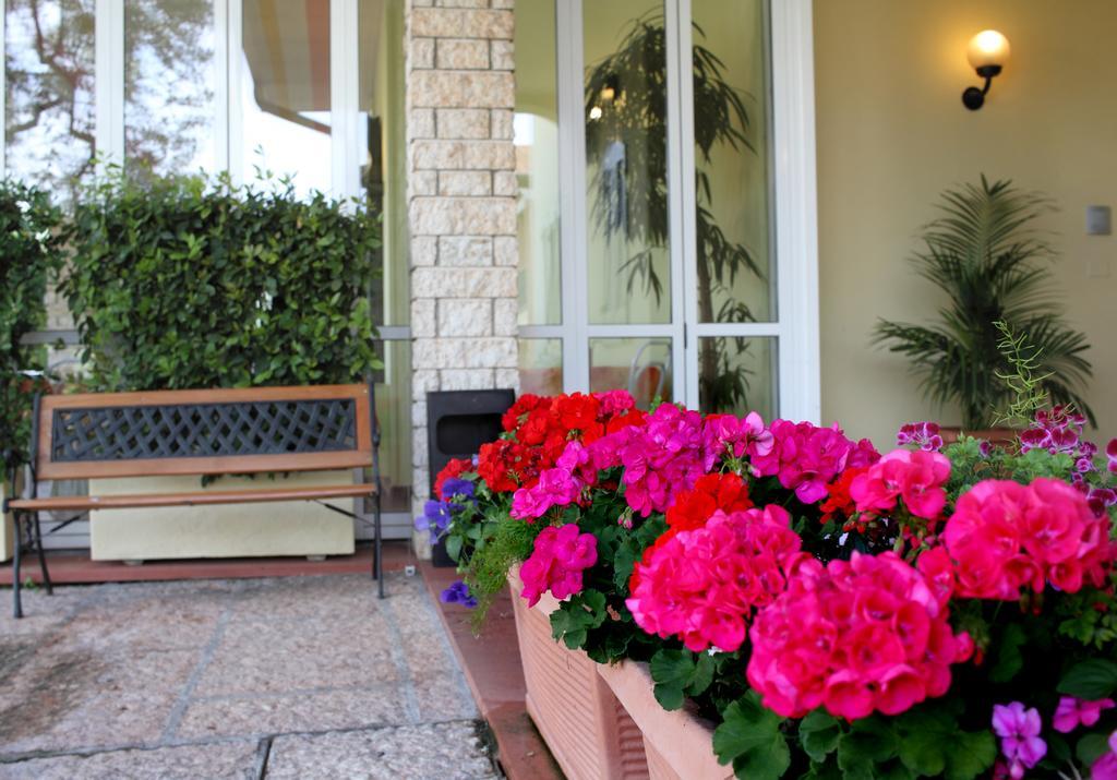 Albergo La Quiete Desenzano del Garda Exterior photo